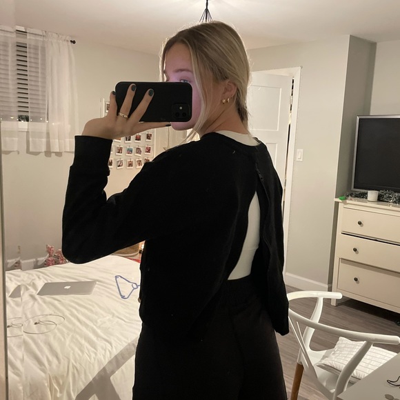 Brand new Calvin Klein performance crop sweater. - Picture 8 of 8